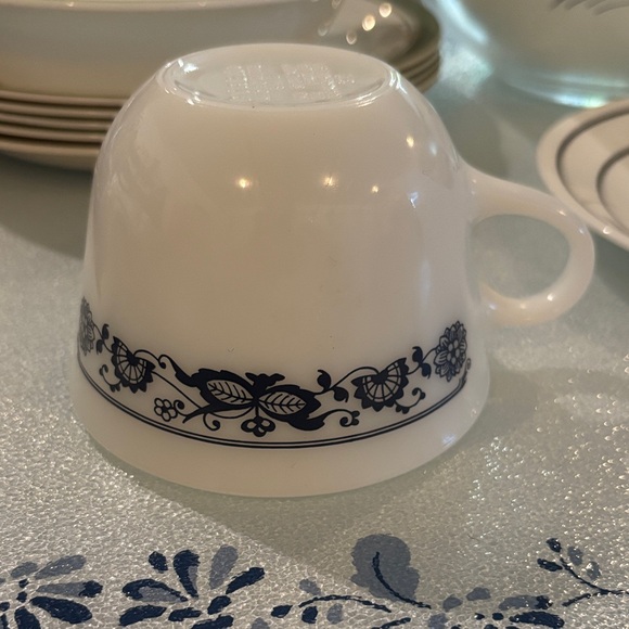 Pyrex Vintage Milk Glass teacup - Picture 3 of 3